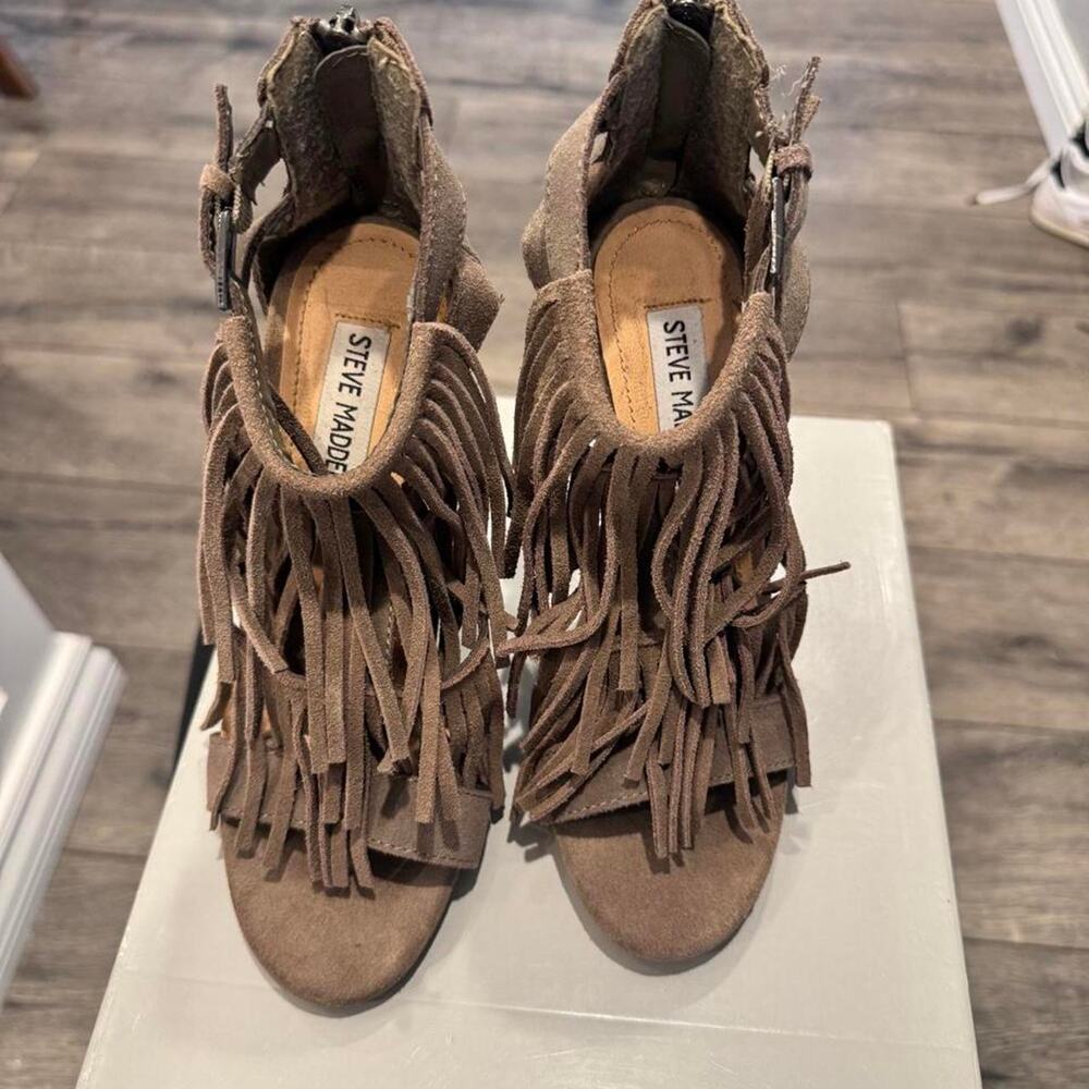 Steve madden taupe suede fringe heels size 6